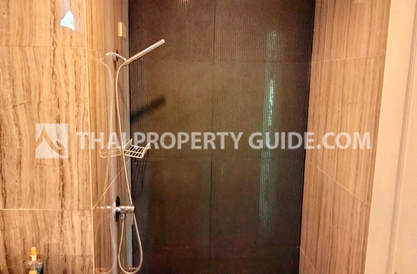 House with Shared Pool in Srinakarin 